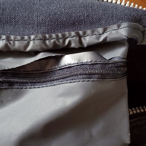 Vintage 90’s Tommy Hilfiger Duffle Bag Big Flag - Picture 9 of 13